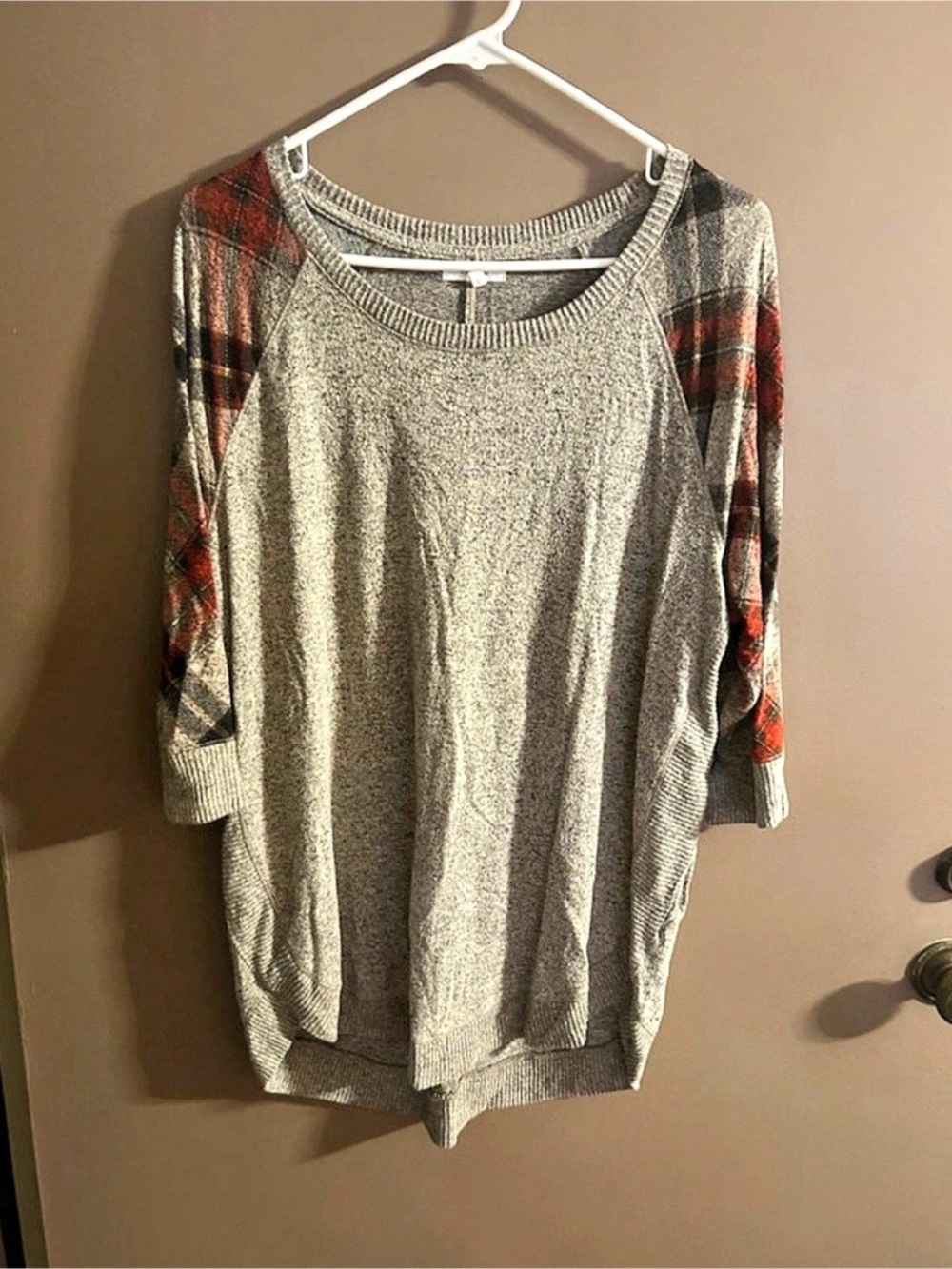 Maurices Plaid Sleeve Sweater in Gray & Red Size Large